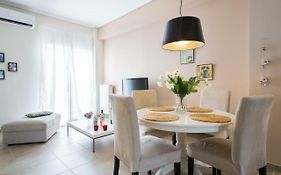 Elegant Home Next To Metro